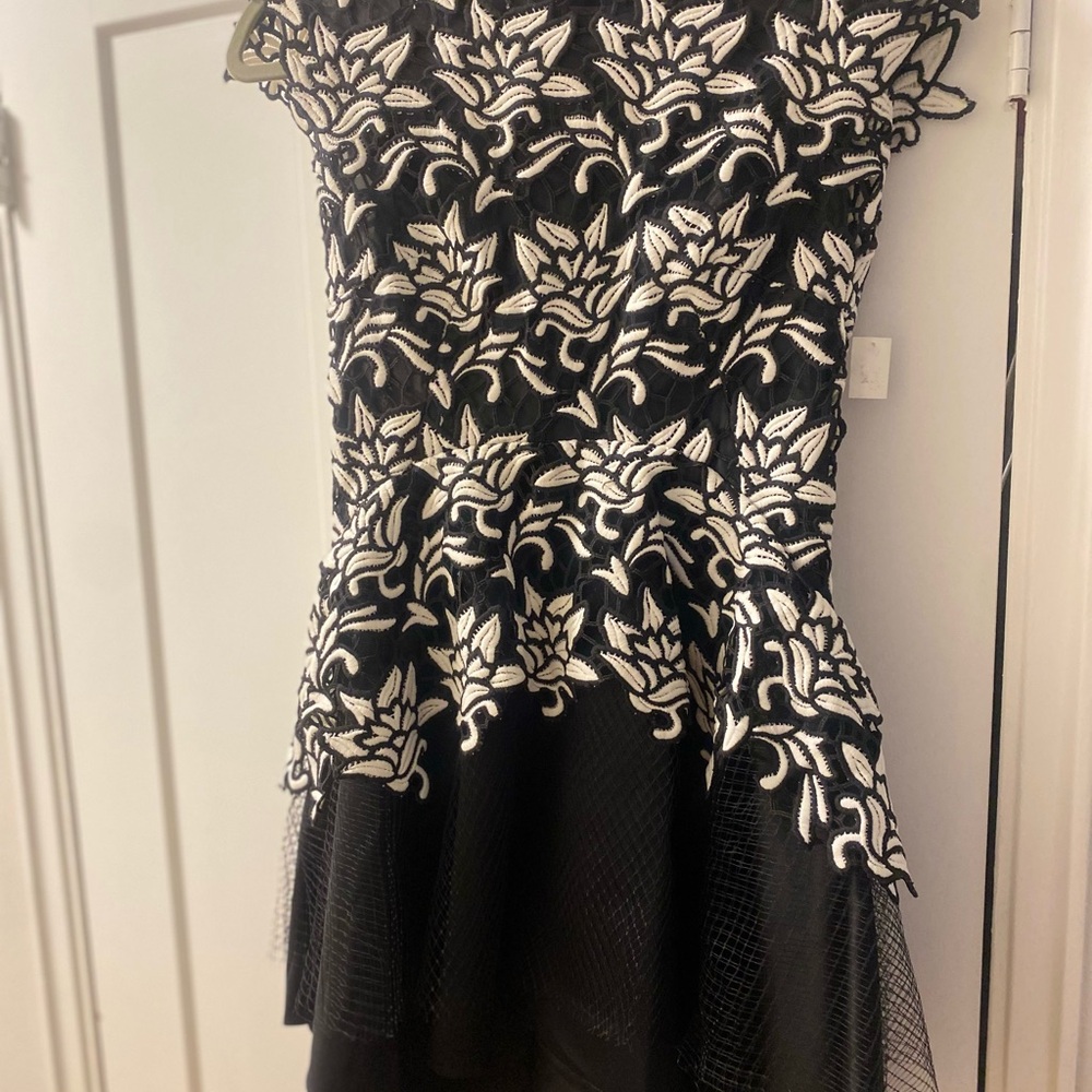 Elegant Black and White Floral Dress US6